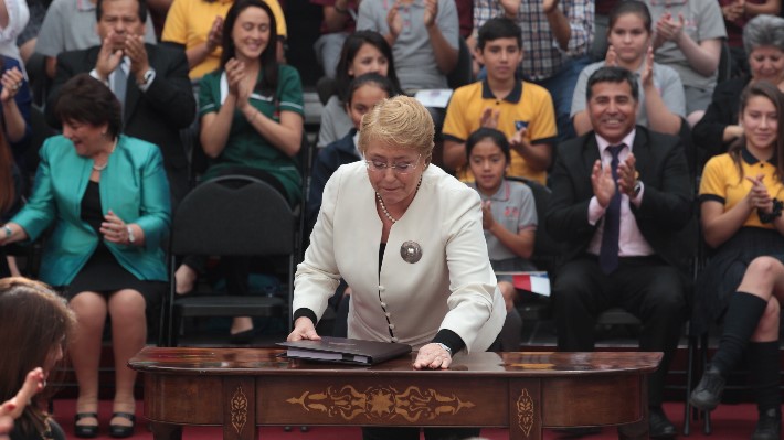 Jibarizados, endeudados y sin asegurar mejor educación: la apuesta de los Slep en duda