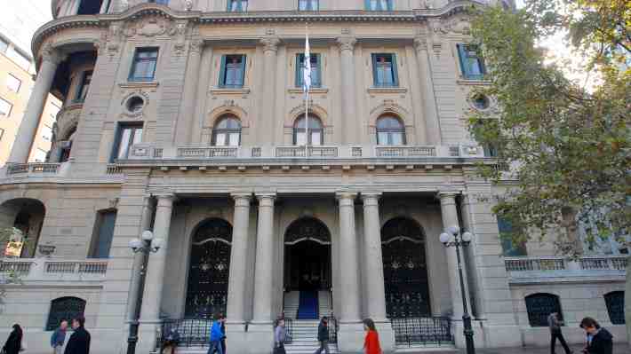 Piden la quiebra de sociedad dueña del edificio del Club de La Unión