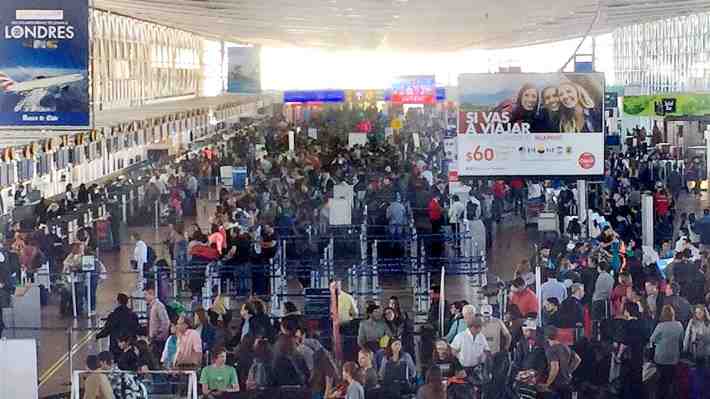 Aerolíneas en alerta por paros en aeropuertos de Chile y Argentina