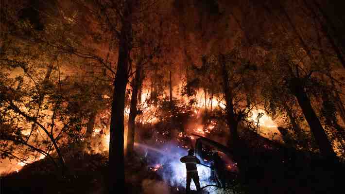 Forestales despliegan millones de dólares e inteligencia artificial contra el fuego