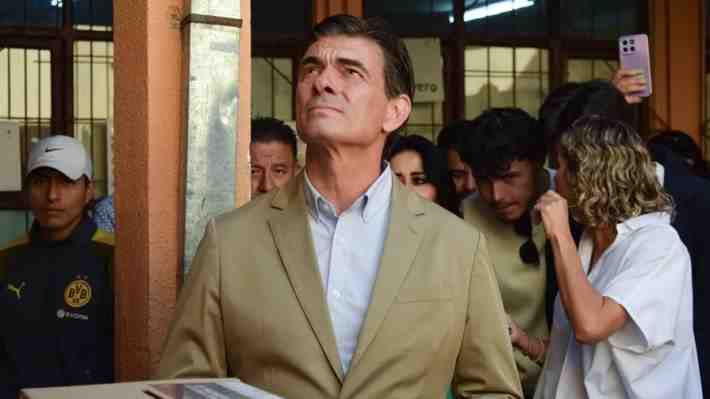 Pocas redes sociales y mucha calle. Las claves de la campaña de Rodrigo Paz Pereira