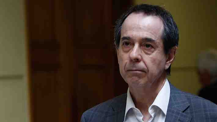 Las bromas de alto calibre que sacaron a Christian Larraín por 5 años del servicio público