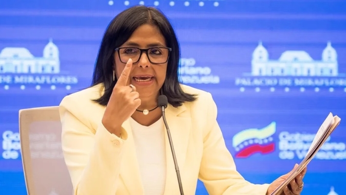 La presidenta encargada de Venezuela solicita inversión extranjera en la industria petrolera