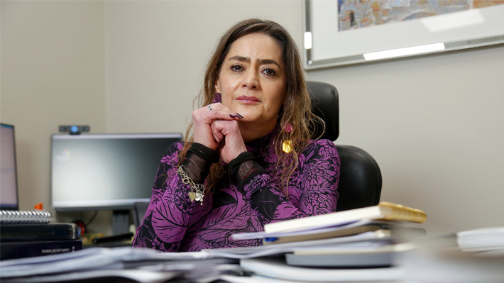¿Debe inhabilitarse la fiscal Lorena Parra? Su historial de desencuentros con la defensa de Luis Hermosilla