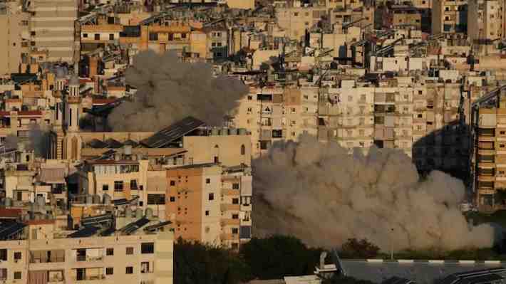 Israel apunta a fuerzas de seguridad y líderes iraníes mientras Teherán redobla ataques en la región