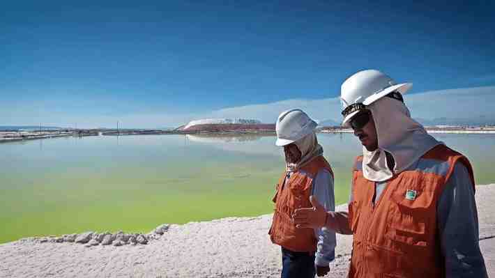 SQM se dispara en bolsa por giro mundial en expectativas del litio