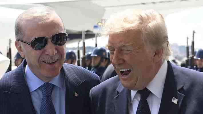 No hablar de fútbol y menos enojarlo : La estrategia de la OTAN frente a Donald Trump
