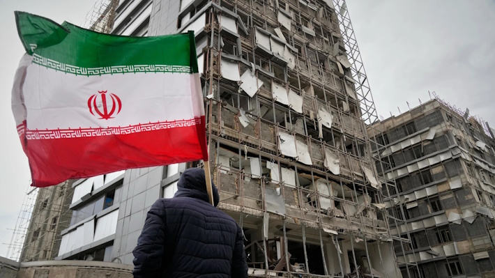 Irán lanza numerosos ataques sobre Qatar, Baréin y Kuwait en respuesta a una nueva ofensiva de EE.UU.